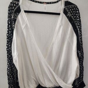 NEW FREE PEOPLE BLOUSE SIZE XLARGE FRONT DESIGN TIE ON SIDE